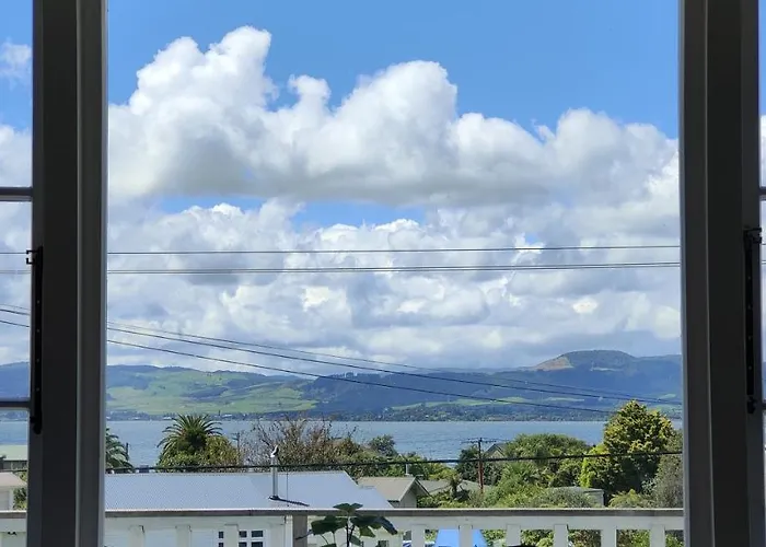 Lake, Mountain View - Near Major Attractions Rotorua